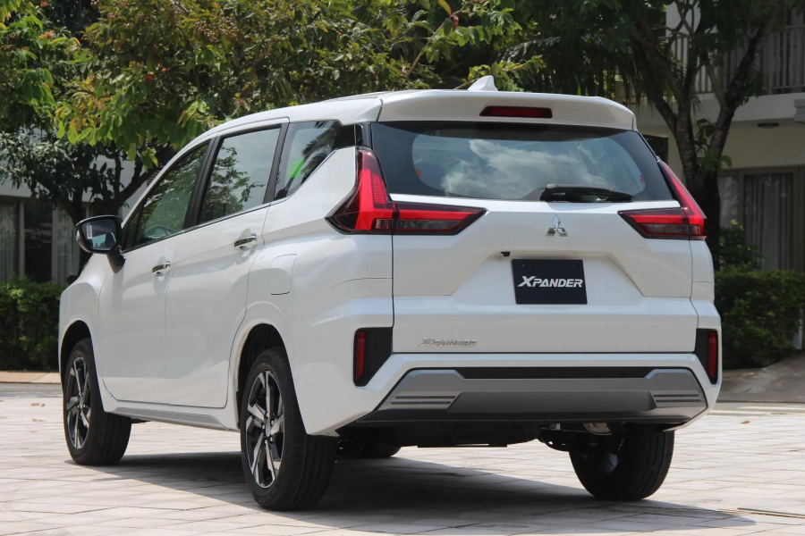 Mitsubishi Xpander 2022 Số Tự Động Màu Trắng – Dịch Vụ Cho Thuê Xe 7 Chỗ Uy Tín Tại Quảng Bình